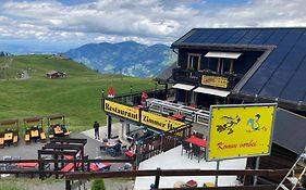 Ausflugs-Ski-Pistenhotel Klewenstock AUTO FREI nur mit der Pendelbahn erreichbar auf 1600müm